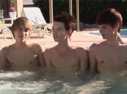 Teenie Gays beim Pool Sex